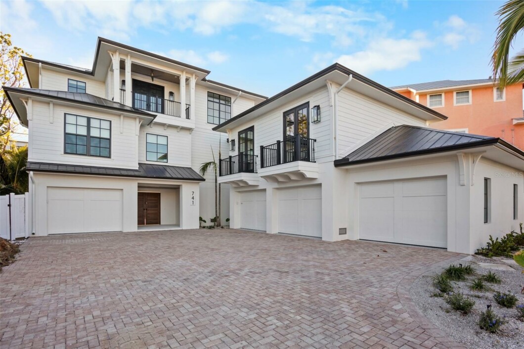 A4631218 741 Jacaranda Road