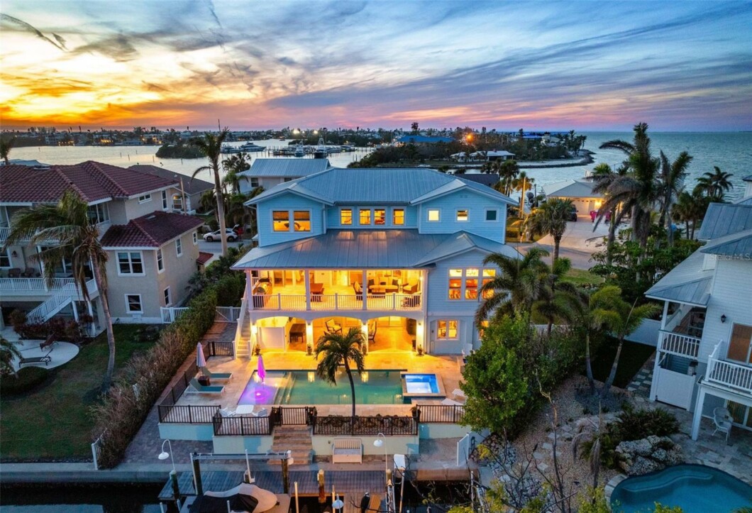 A4636790 718 Key Royale Drive
