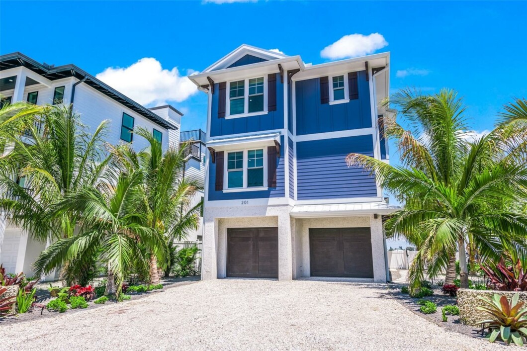 A4649223 201 Bay Drive N